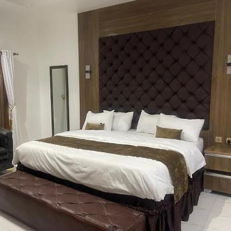 Murphy'S Mansion Resort Umuahia Екстер'єр фото