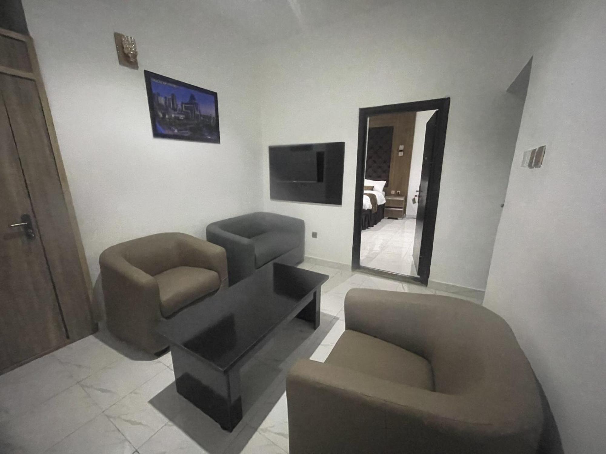 Murphy'S Mansion Resort Umuahia Екстер'єр фото